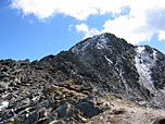 Am Grat: Blick zum Gipfel