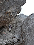 Nach der Höhle folgt ein steilerer Anstieg