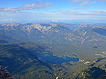 Blick hinunter zum Eibsee