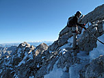 Langsam gerät der Steig in die Sonne