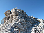 Zugspitzgipfel mit dem goldenen Gipfelkreuz