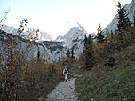 In gemütlicher Steigung wandern wir weiter