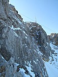 Links oben befindet sich die Bergstation der Eibseeseilbahn