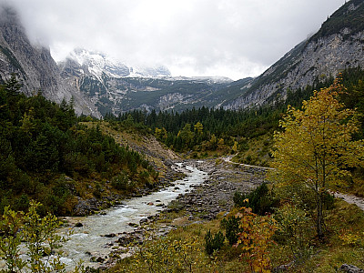 Hartnäckig halten sich über dem Zugspitzplatt die Wolken