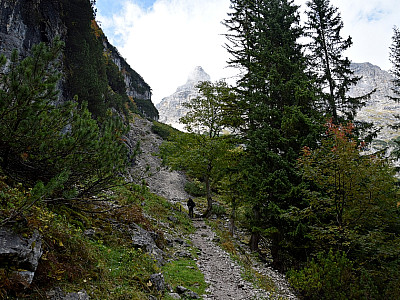 Steil zieht sich nun der Weg  ... 