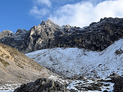 Nördlich hoch über uns befindet sich der Jubiläumsgrat