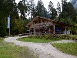 Die Bockhütte lädt zu einer ersten Stärkung ein