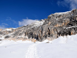 Die Gipfelstation der Gletscherseilbahn wird am Zugspitzgipfel sichtbar