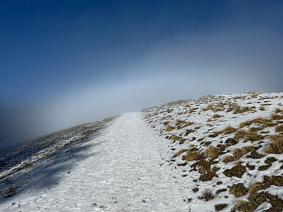 ...erreichen wir in einem Gegenanstieg...