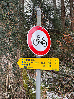 ...biegen wir rechts ab...