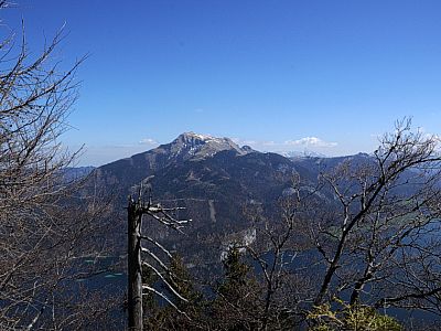 Der Schafberg (1780 m) am gegenüberliegenden Ufer des Wolfgangsees