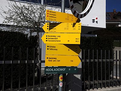 Hier halten wir uns links und wählen den 