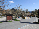 Wir starten am Parkplatz unweit der Talstation der Seilbahn und ...
