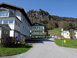 ... wandern den Breitfeldweg hinauf. 
