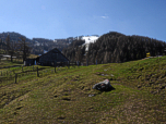 Die östliche Flanke des Zwölferhorn hat im April noch ein wenig Schnee