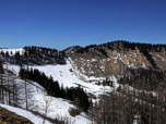 Der Gartenberg (1454 m) lugt hinter dem Sattel hervor