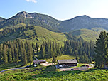 Blick über die Ackernalm zum Veitsberg und Thalerjoch