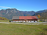 Die Alm liegt oberhalb von Erpfendorf