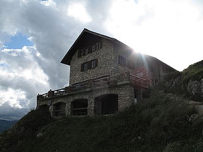 Hütte am frühen Abend