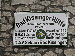 Schild über der Eingangstür