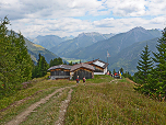 Die Bernhardseck-Hütte liegt hoch über dem Lechtal