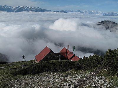 Hütte beim Aufstieg zum Kleinen Bettelwurf gesehen