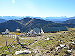 Blick über die Bichler Alm zum Karwendel und zum Wettersteingebirge