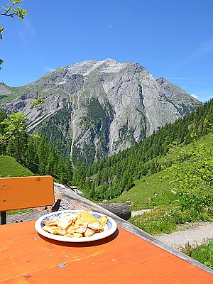 Kaiserschmarrn-Genuss mit Gamsjoch-Panorama