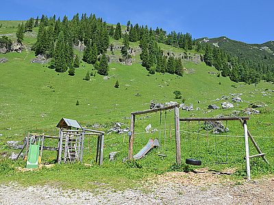 ...und Kinderspielplatz
