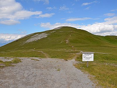 Blick von der Hütte zum Tuxer Hauptkamm