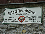 Schild mit falscher Höhenangabe