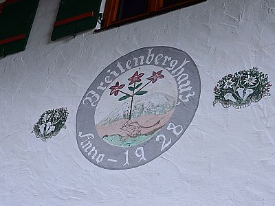 Hüttenlogo neben dem Eingang