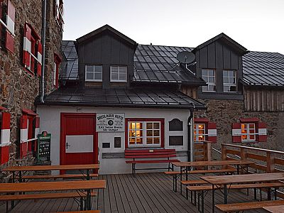 Der Tag erwacht an der Breslauer Hütte