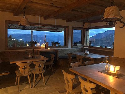 Die Gaststube der Buchackeralm 