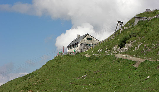 Dachstein-Südwandhütte (1910 m)