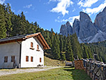 Die Dusleralm vor der Furchetta