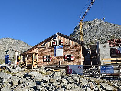 Edelrauthütte im Morgenlicht