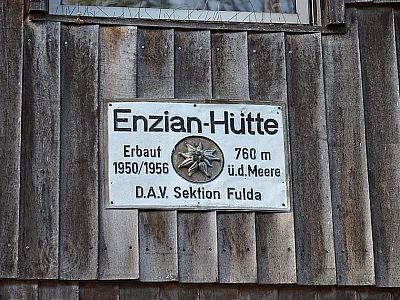 Schild an der Hüttenfront