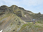 Flaggersee und Flaggerschartenhütte während des Anstiegs zur Jakobsspitze gesehen