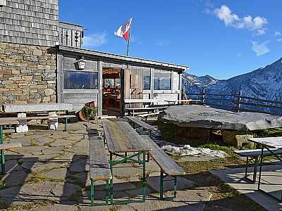 Hüttenterrasse mit dem Wintergarten