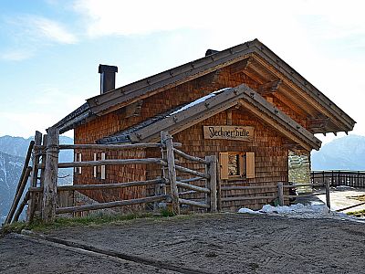 Die Hütte hat Sommer wie Winter geöffnet