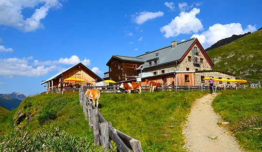 Franz-Senn-Hütte (2147 m)