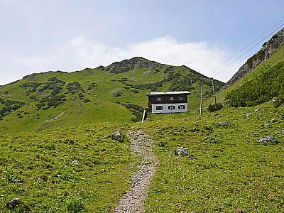 Geöffnet hat die Alm von Anfang Juni bis Mitte Oktober