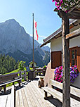 Auf der Terrasse der Alm