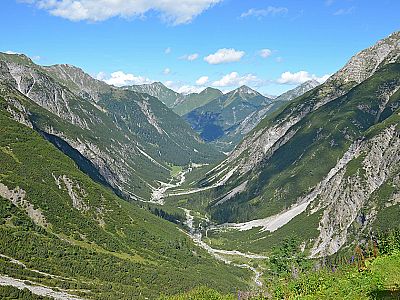 Blick von der Hütte über das Angerletal