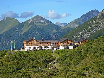 Die Hütte am späten Nachmittag