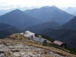 Blick vom Gipfel zur Hütte