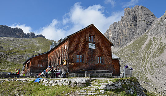 Hermann-von-Barth-Hütte (2131 m)