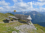 ...hat man eine wunderbare Aussicht zu den Lechtaler Alpen