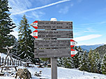 Wegweiser an der Alm